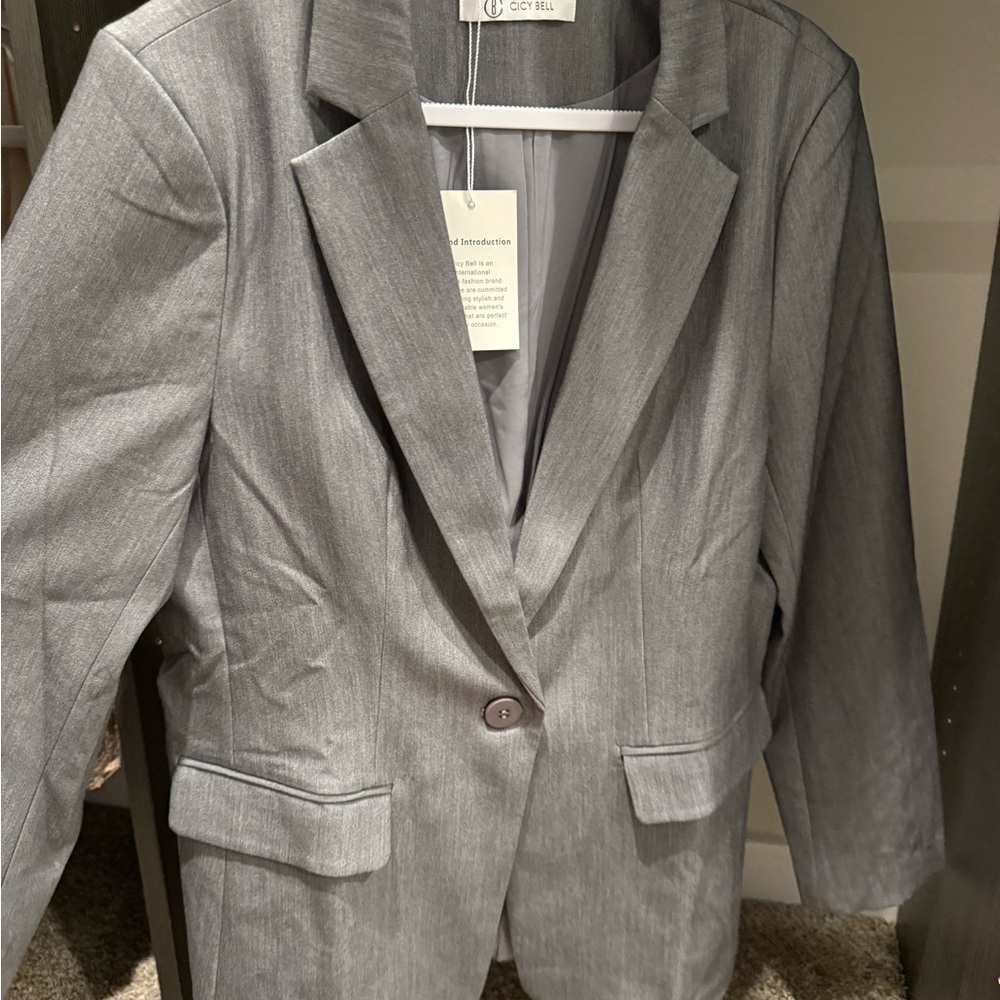Chic Gray Blazer by